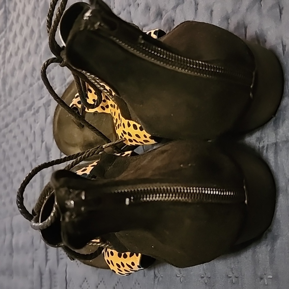 UC LEOPARD PRINT LACE UP SANDALS - Picture 3 of 4